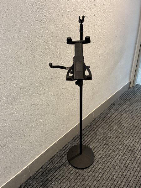 Soporte para tablet y micrófono, regulable en altura, base estable