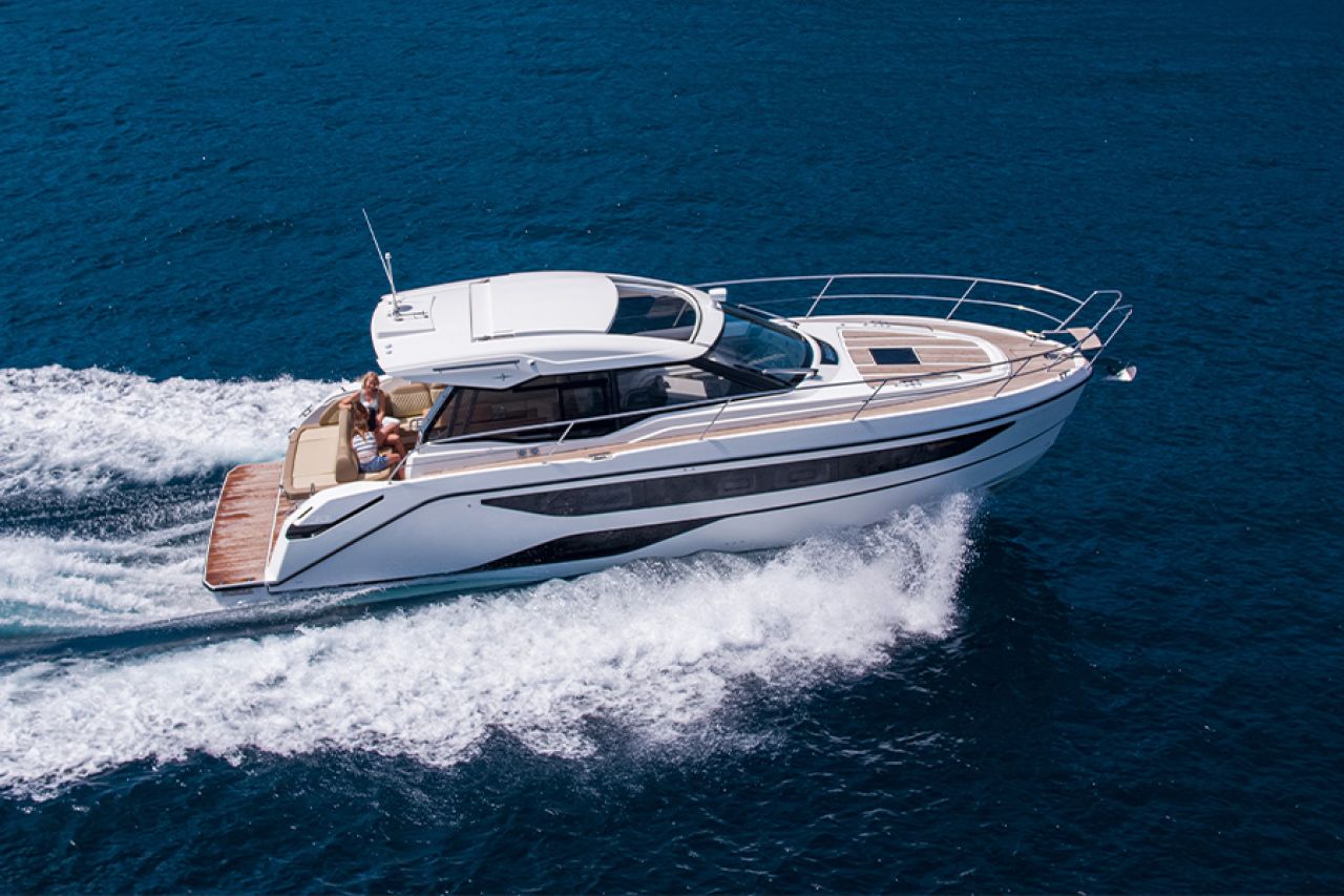 Charter de día con patrón – Bavaria SR36