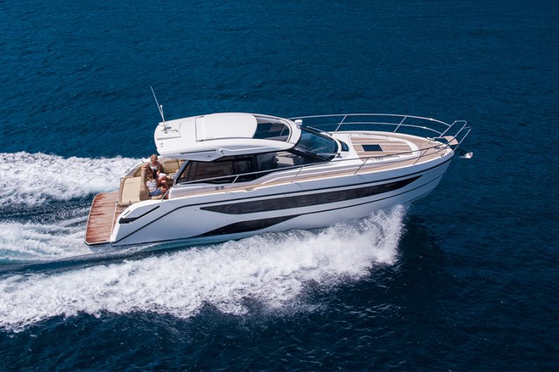 Charter de día con patrón – Bavaria SR36