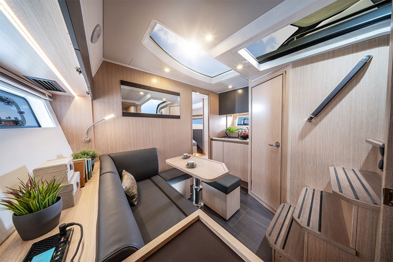 Charter de día con patrón – Bavaria SR36