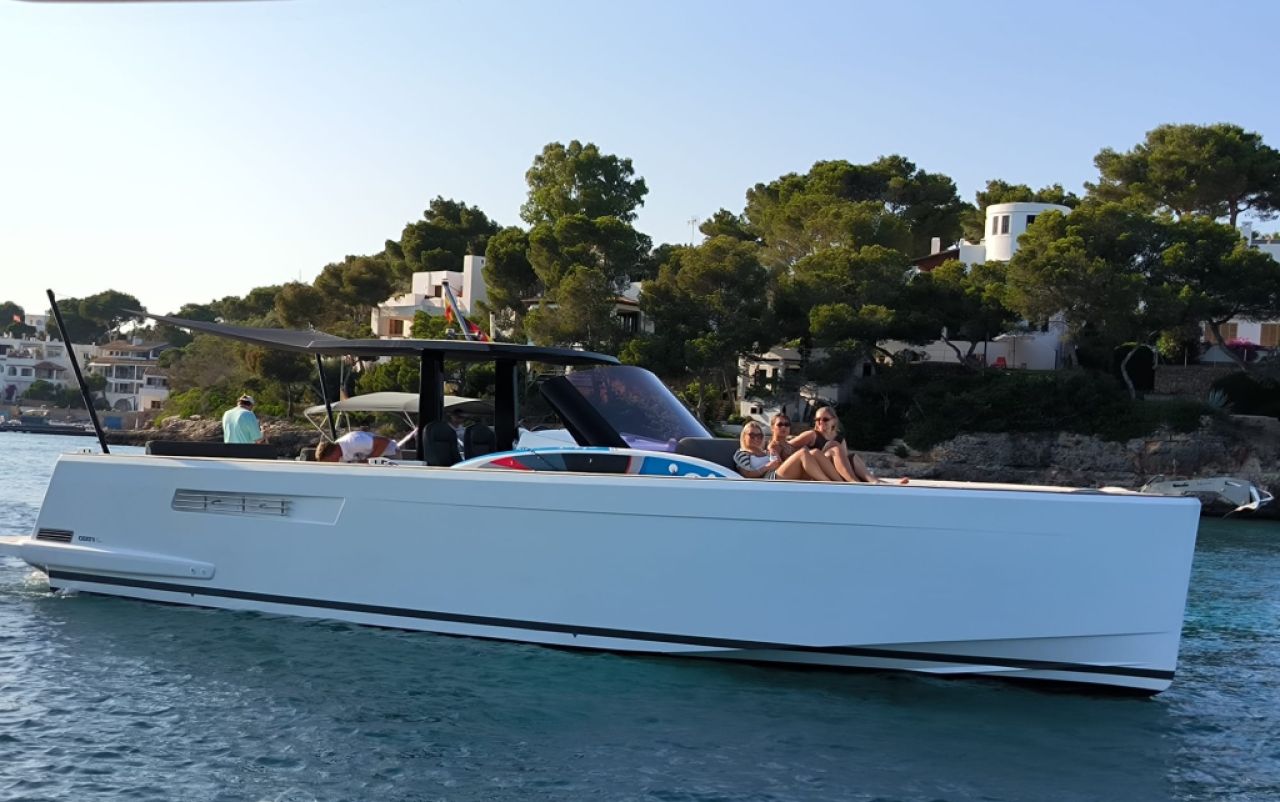 Day charter with skipper – FJORD 40 Open from Cala d’Or