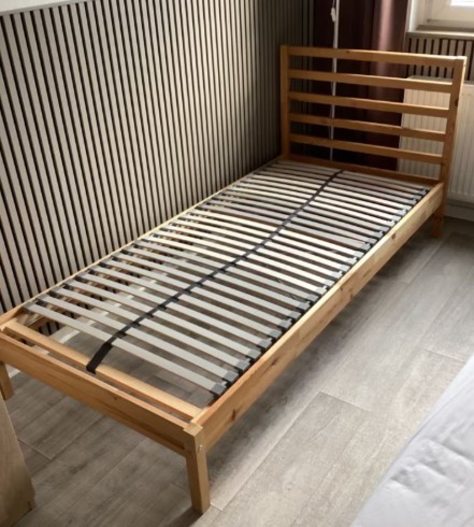 Tarva IKEA Bett Holz mit Lattenrost 90x200