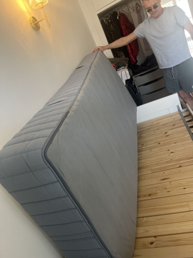 Colchón de muelles ensacados casi nuevo