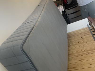 Colchón de muelles ensacados casi nuevo