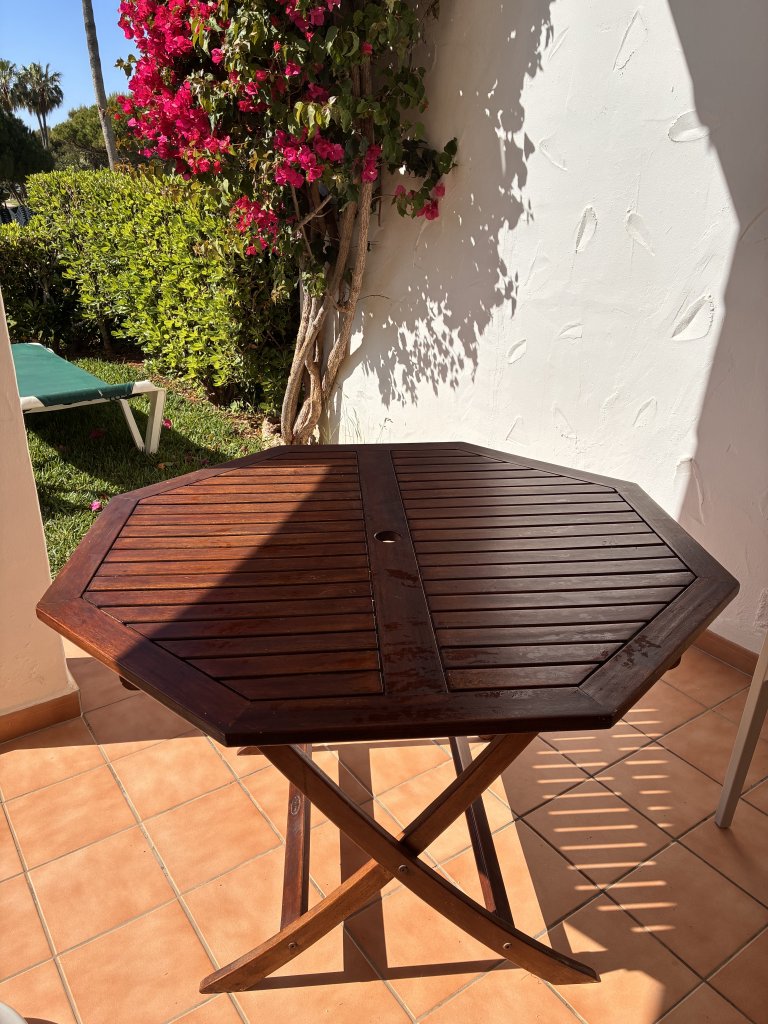 Teak Tisch