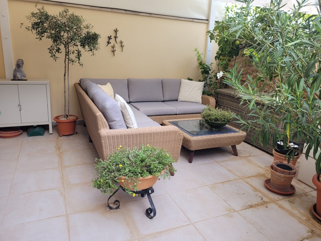 Terrassen-Ecksofa und Tisch neuwertig