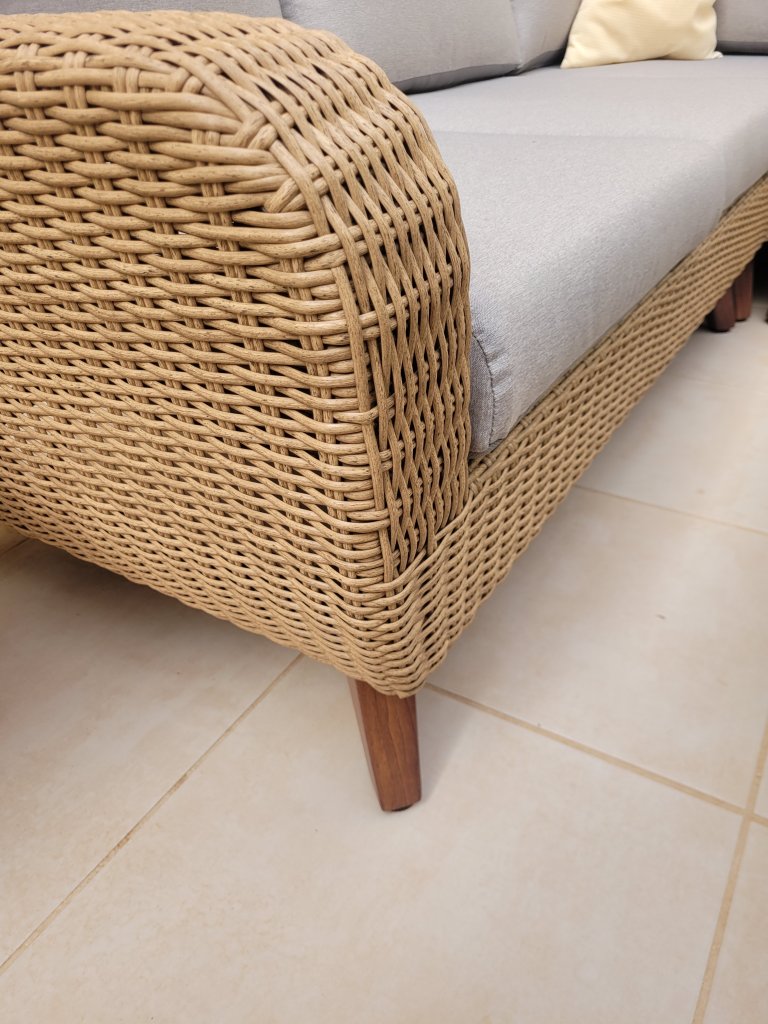 Terrassen-Ecksofa und Tisch neuwertig