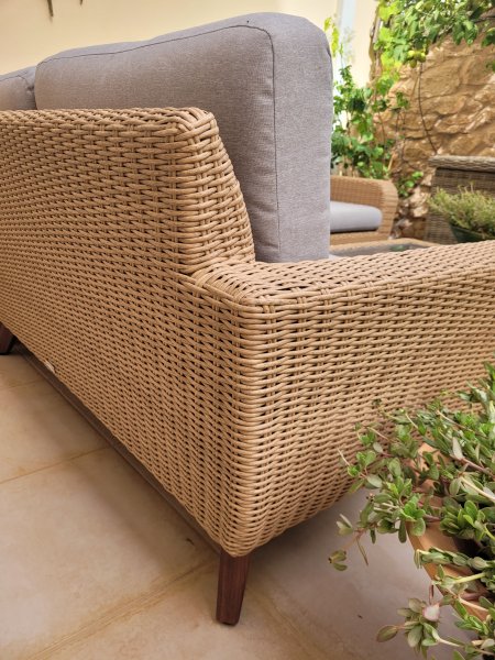 Terrassen-Ecksofa und Tisch neuwertig