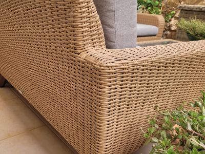 Terrassen-Ecksofa und Tisch neuwertig