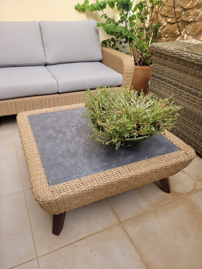 Terrassen-Ecksofa und Tisch neuwertig