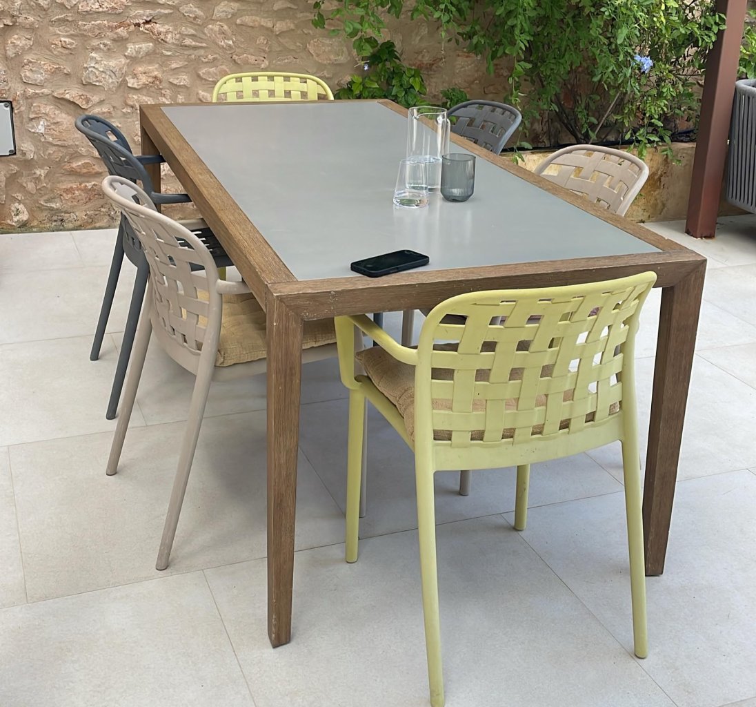Terrassentisch und 4 Stühle