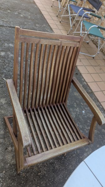 Terrassentisch und Stühle