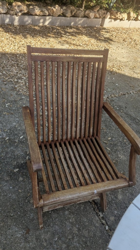 Terrassentisch und Stühle