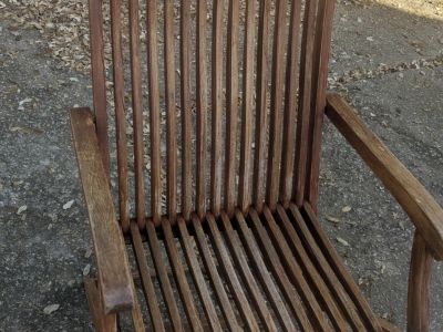 Terrassentisch und Stühle