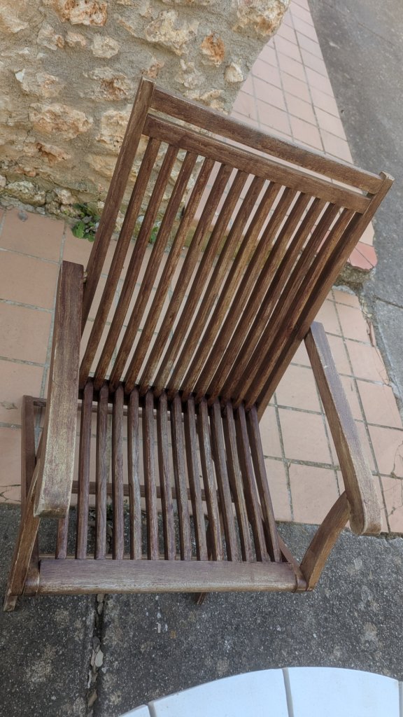 Terrassentisch und Stühle