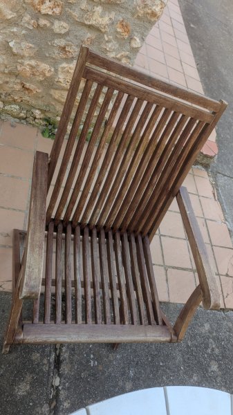 Terrassentisch und Stühle