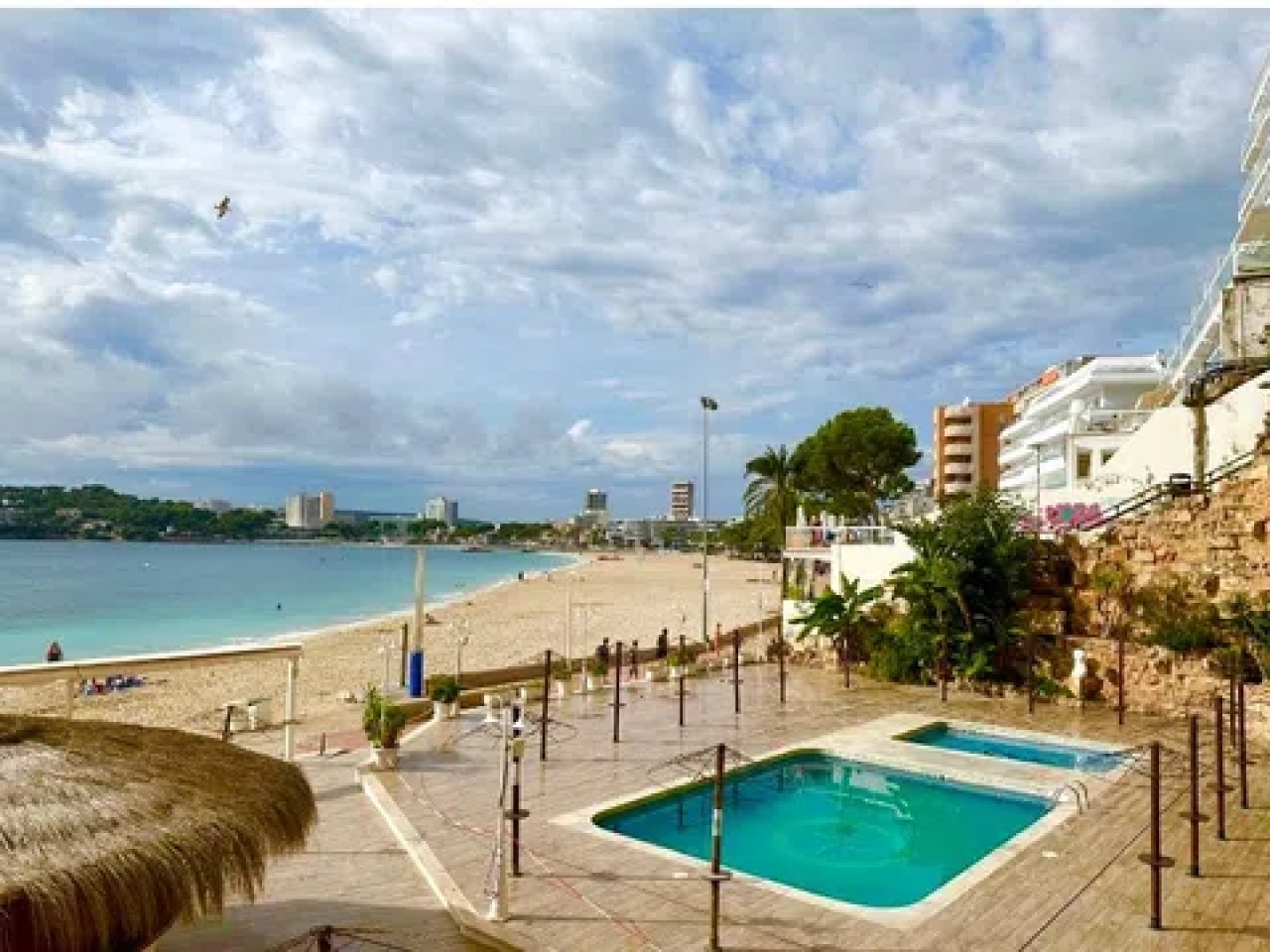 Terrenova - Wohnung renoviert in erster Meereslinie.