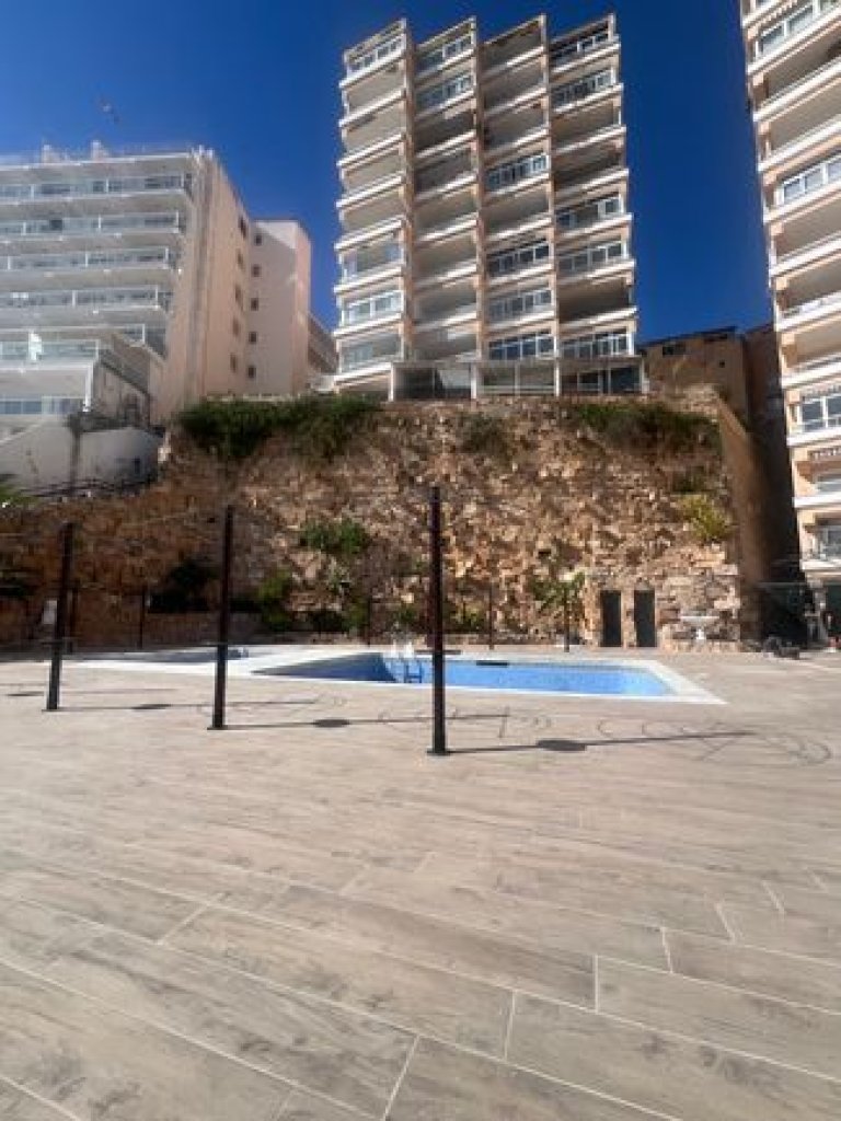 Terrenova - Renovated apartment in prime beachfront location.