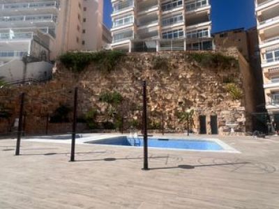 Terrenova - Renovated apartment in prime beachfront location.