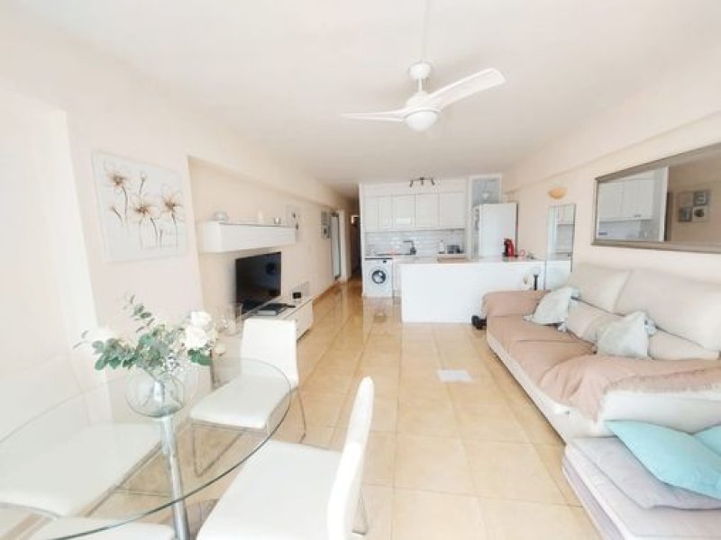 Terrenova - Renovated apartment in prime beachfront location.