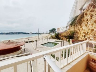 Terrenova - Renovated apartment in prime beachfront location.