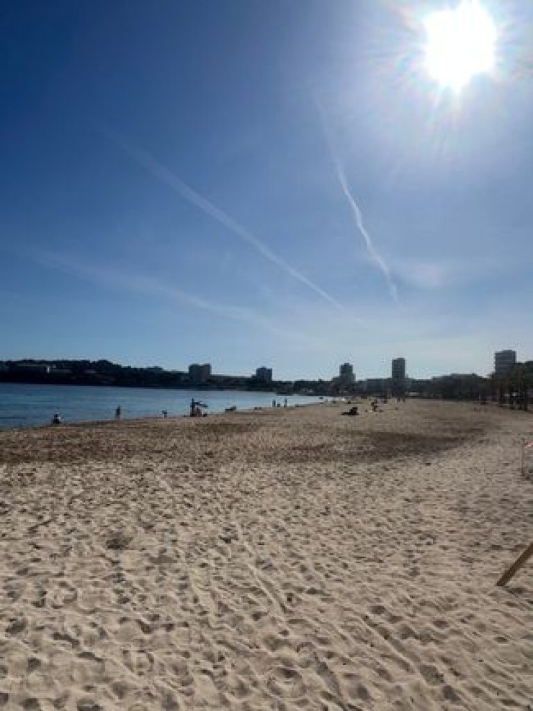 Terrenova - Renovated apartment in prime beachfront location.