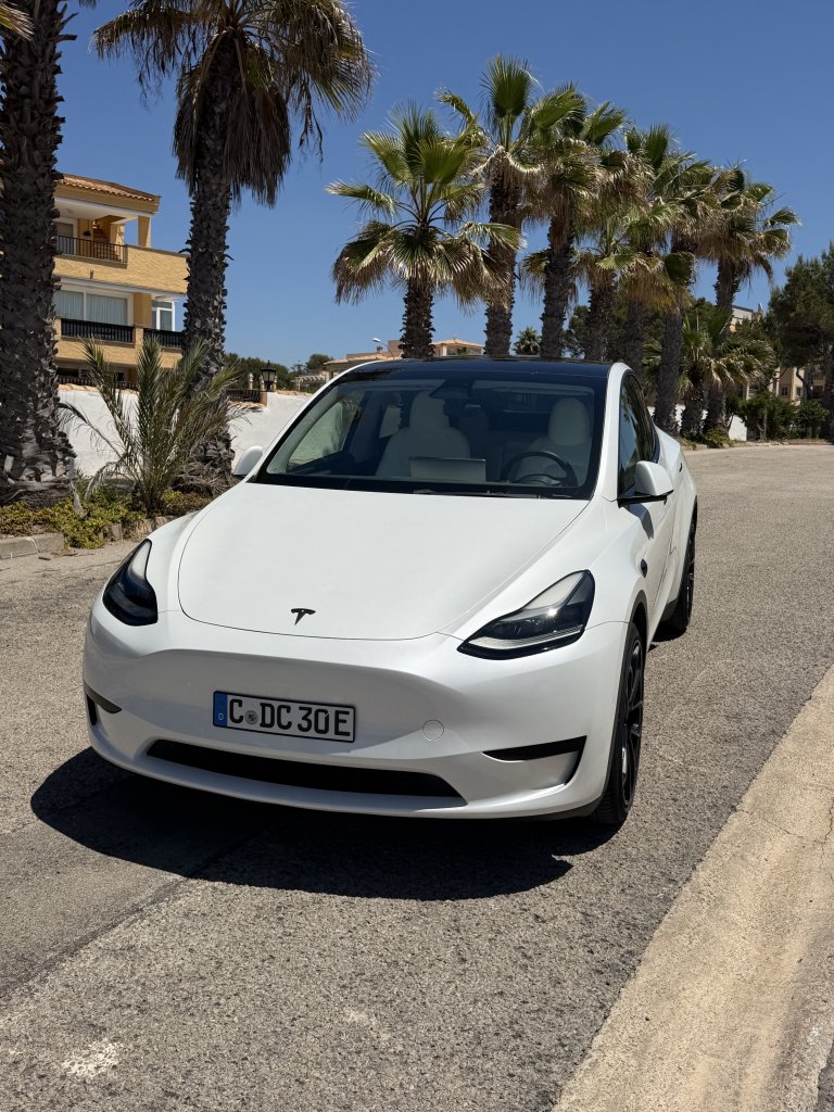 Tesla Model Y SR weiß 32.000km deutsche Zulassung