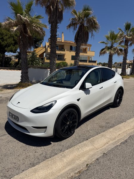 Tesla Model Y SR weiß 32.000km deutsche Zulassung