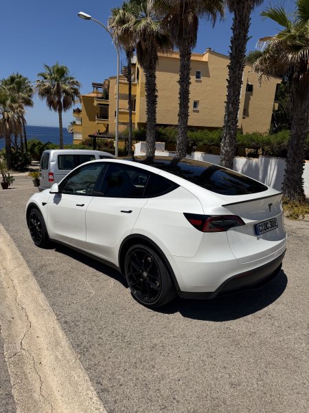 Tesla Model Y SR weiß 32.000km deutsche Zulassung