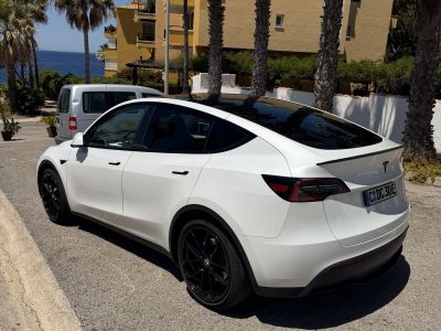 Tesla Model Y SR weiß 32.000km deutsche Zulassung