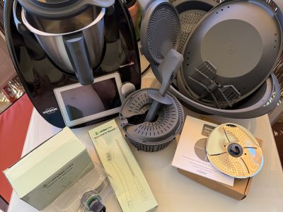 Thermomix TM6 Black Edition with lots of accessories! Top condition!