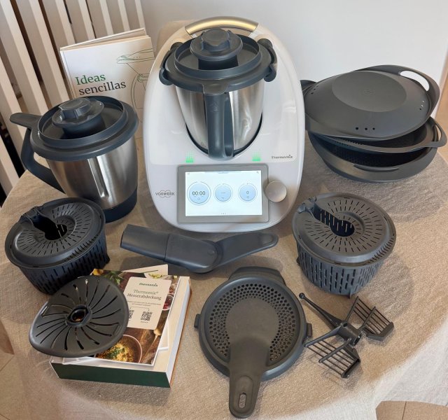 Thermomix TM6 incl. 2. Mixtopf