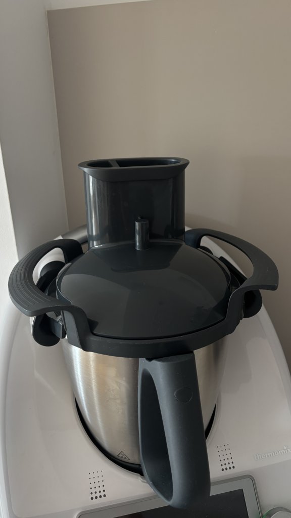 Thermomix TM6 white with Varoma & Vegetable Styler optional with Friend