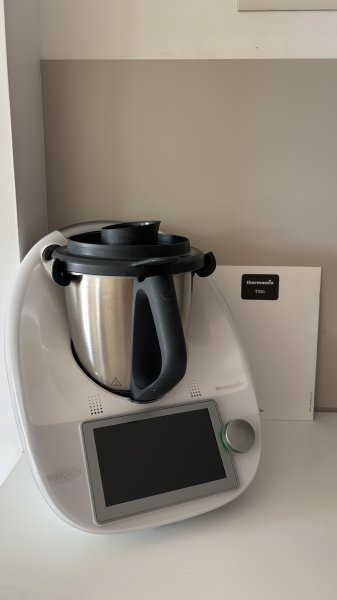 Thermomix TM6 white with Varoma & Vegetable Styler optional with Friend