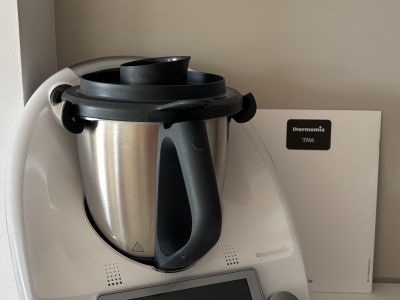 Thermomix TM6 white with Varoma & Vegetable Styler optional with Friend