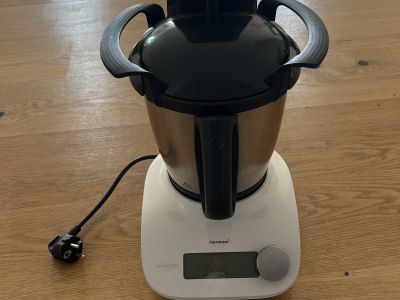 Thermomix TM6 white with Varoma & Vegetable Styler optional with Friend