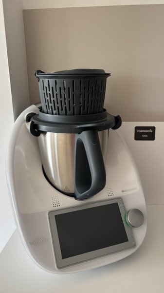 Thermomix TM6 white with Varoma & Vegetable Styler optional with Friend