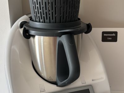 Thermomix TM6 white with Varoma & Vegetable Styler optional with Friend