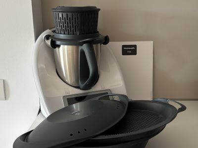 Thermomix TM6 white with Varoma & Vegetable Styler optional with Friend