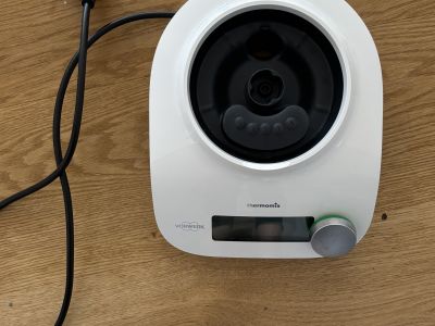 Thermomix TM6 white with Varoma & Vegetable Styler optional with Friend