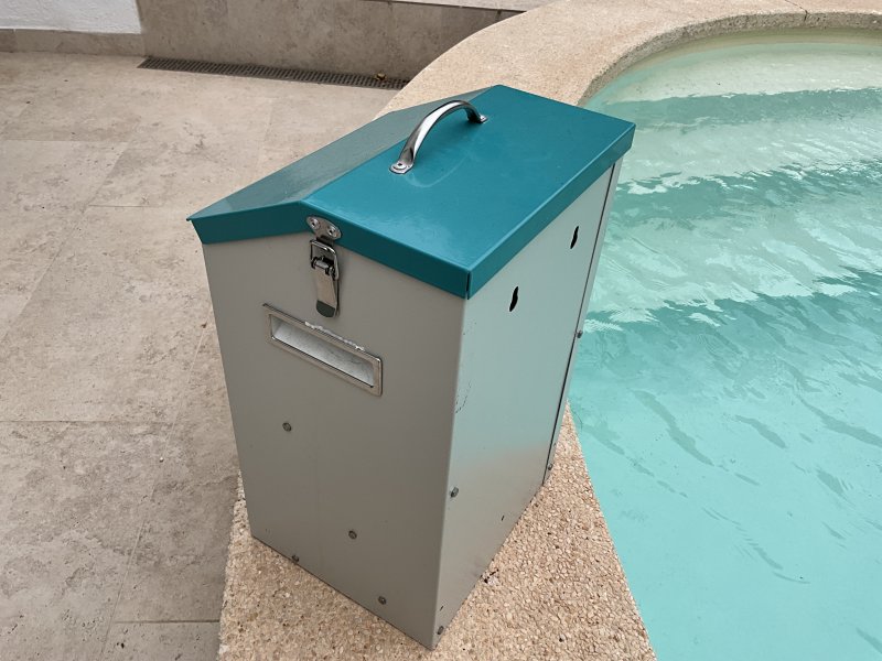Tierfutterspender / Futterstation aus Metall  modifiziert  TOP Zustand