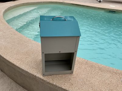 Tierfutterspender / Futterstation aus Metall  modifiziert  TOP Zustand
