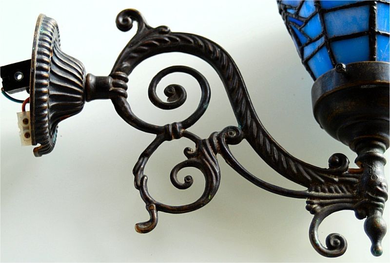 Tiffany wall lamp