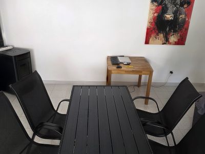 Tisch anthrazit mit 4 Stühlen