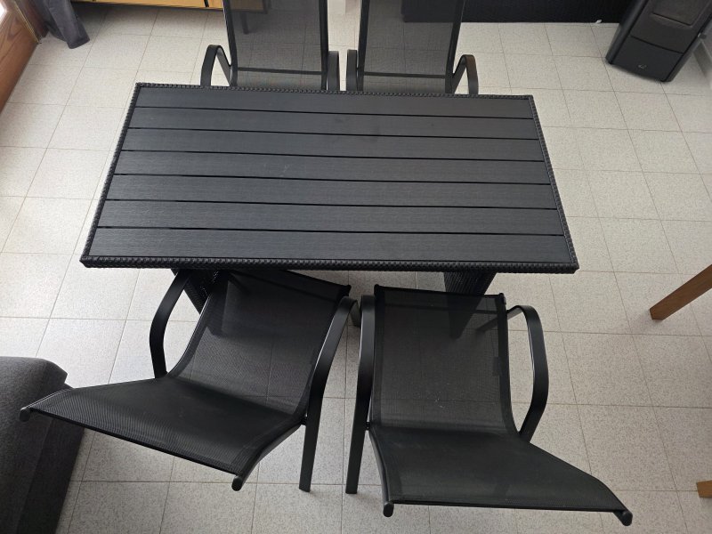Tisch anthrazit mit 4 Stühlen