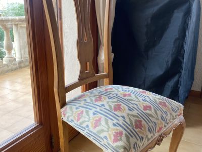 Tisch mit 6 Stühlen