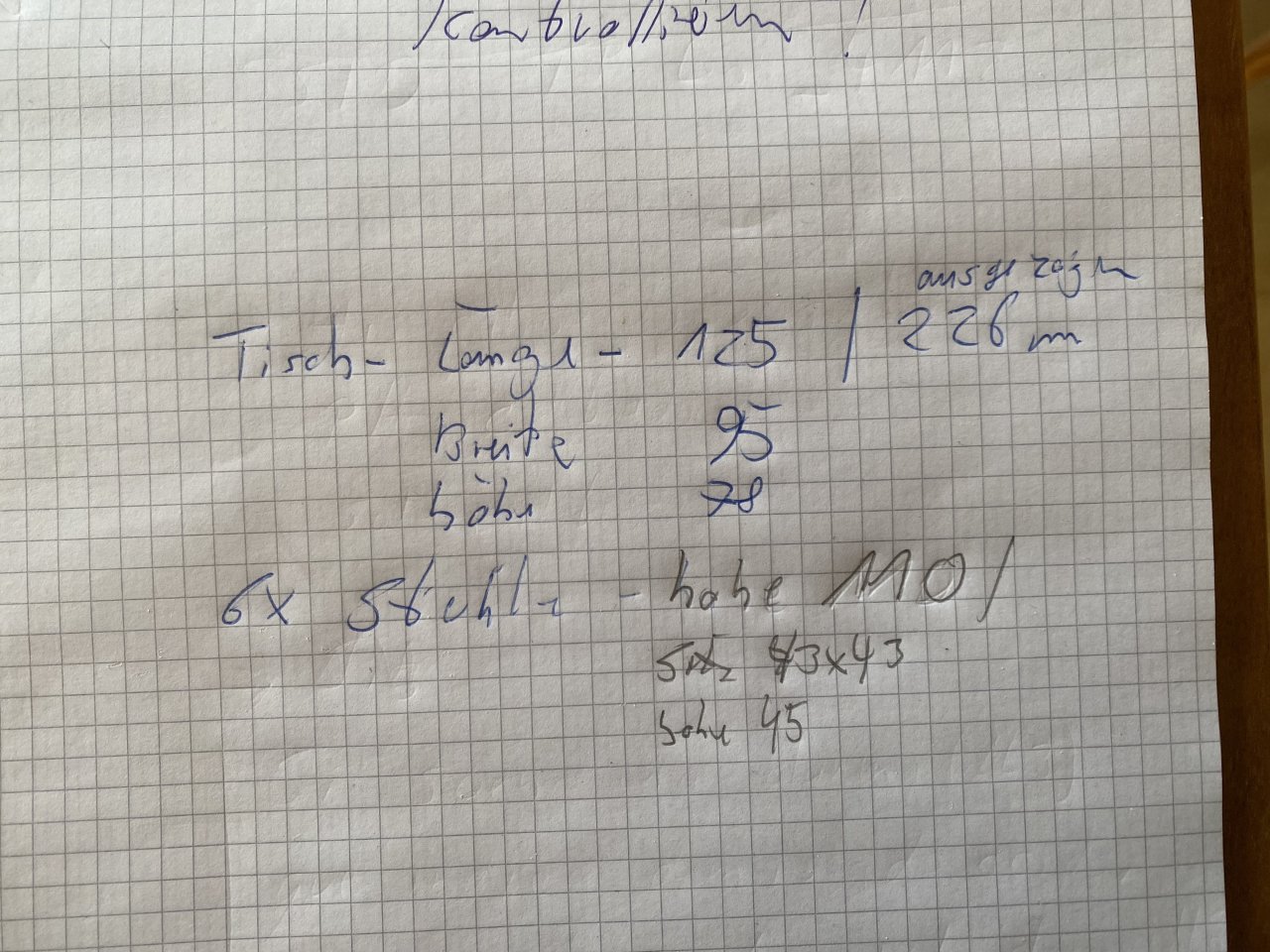 Tisch mit 6 Stühlen