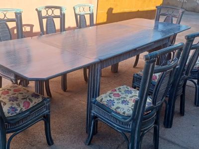 Table with 8 chairs.