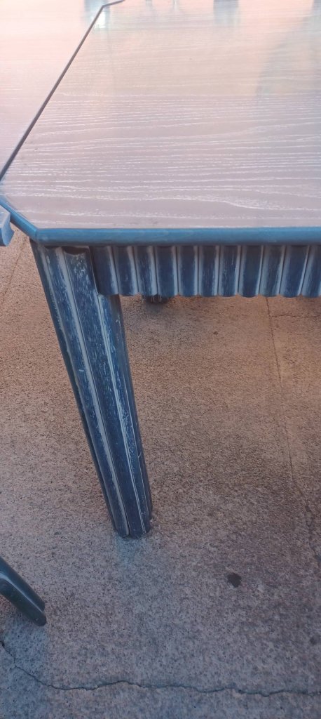 Table with 8 chairs.