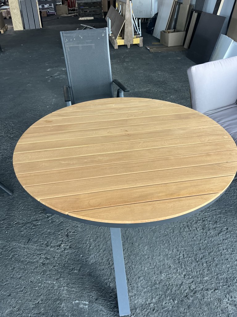 Table with Alu Teak Chairs